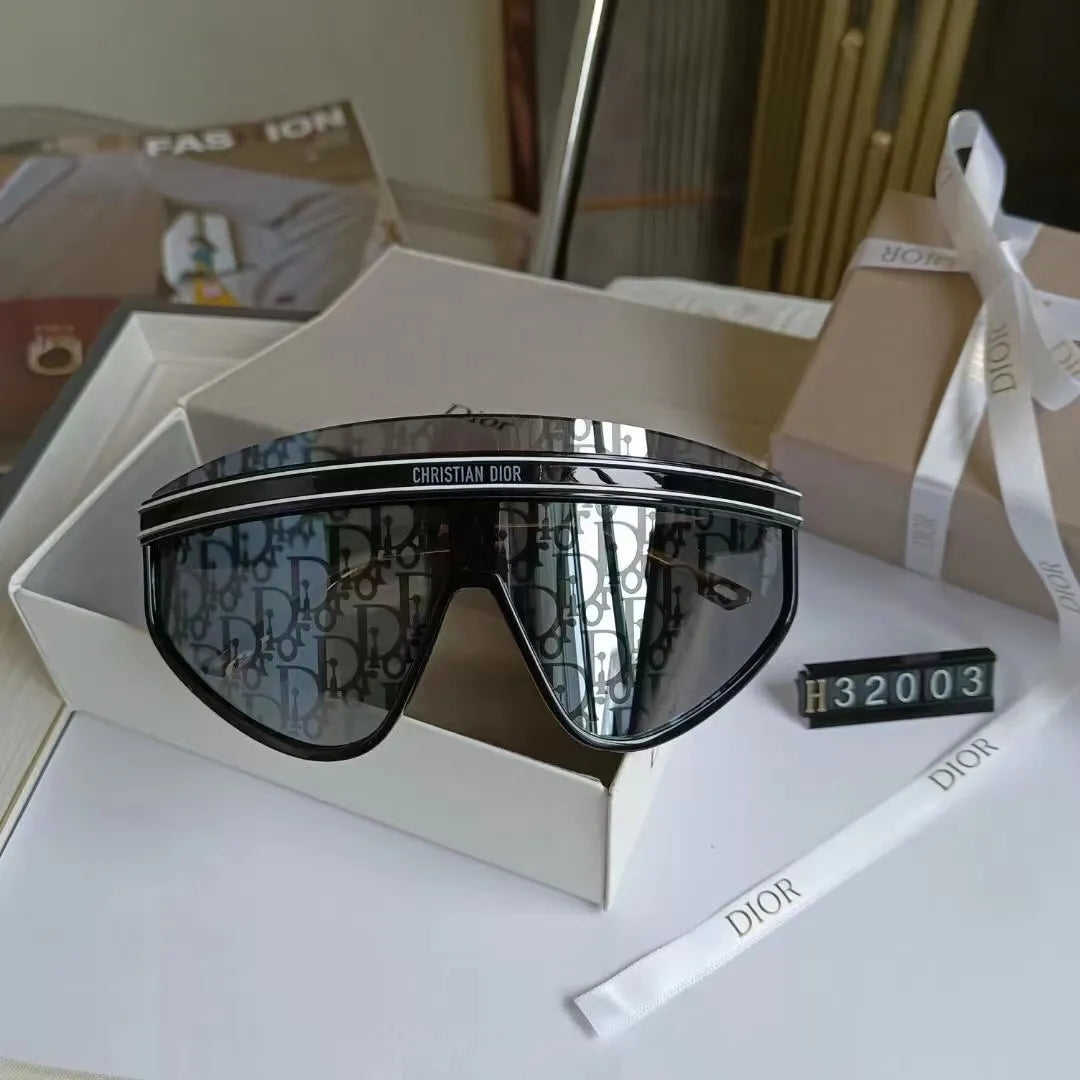 Oversized Watermark Sunglasses 832003s