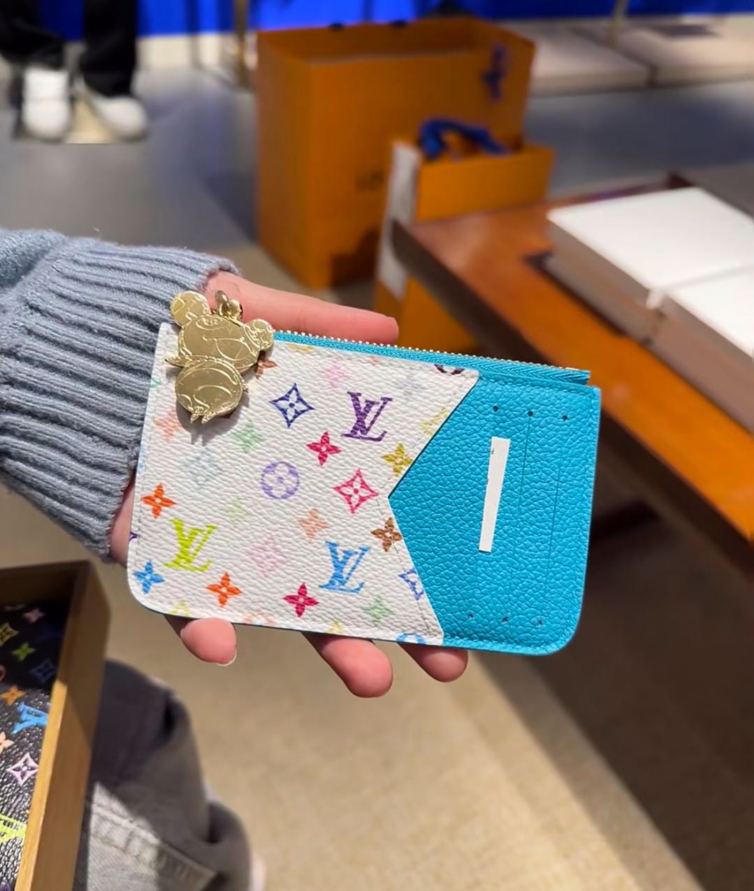 L--Inspired Card Holder Wallet: Chic & Functional!s