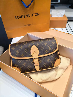 Vintage-Inspired Box Hand bag-1-2