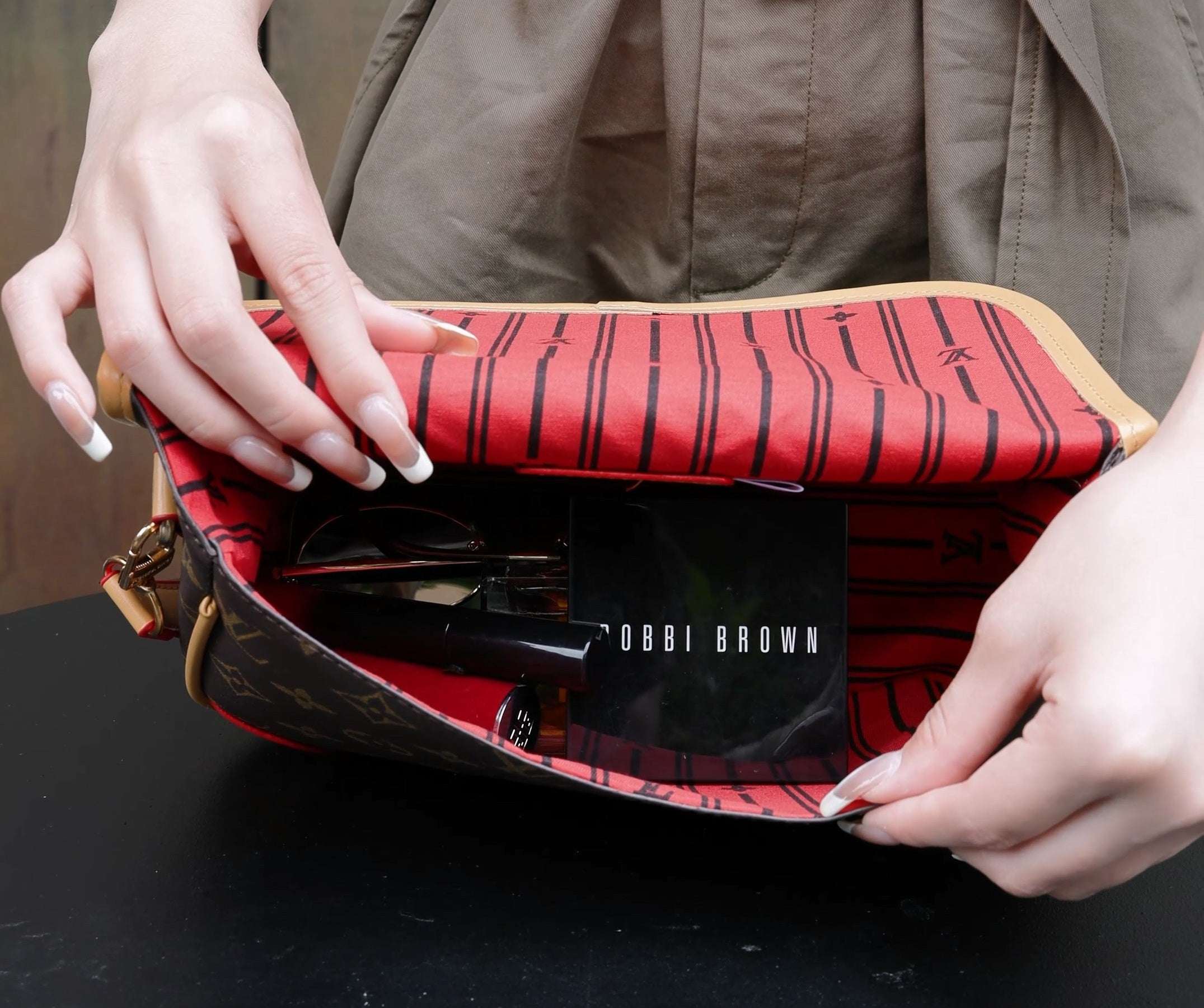 Vintage-Inspired Box Hand bag-1-2