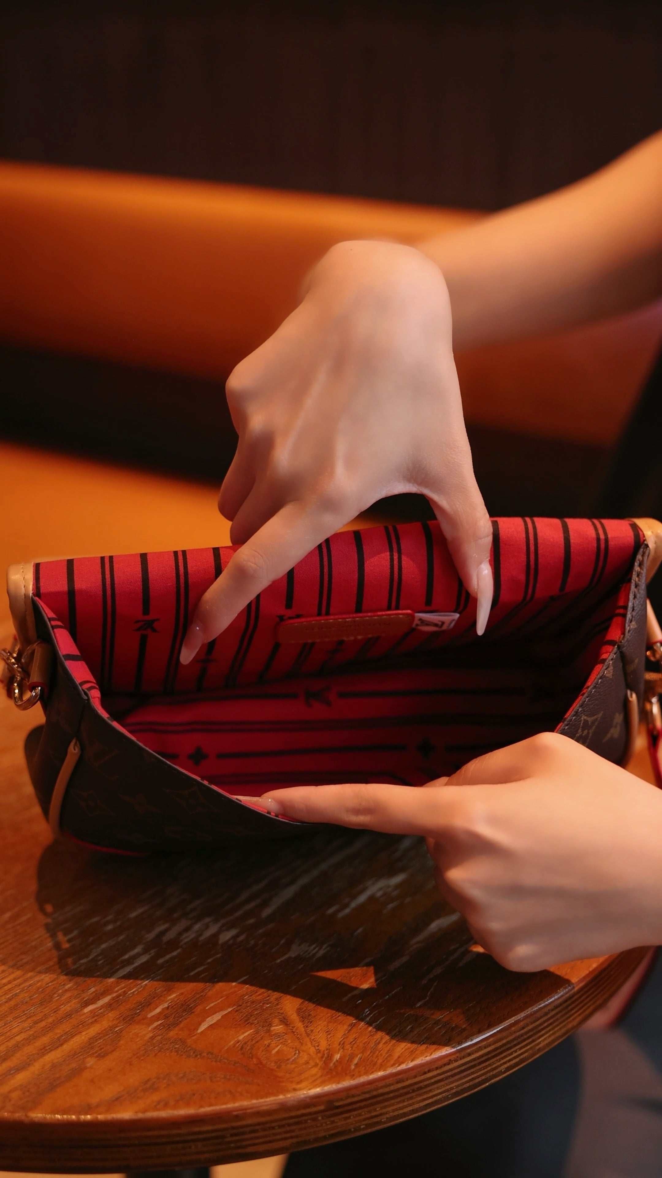 Vintage-Inspired Box Hand bag-1-2