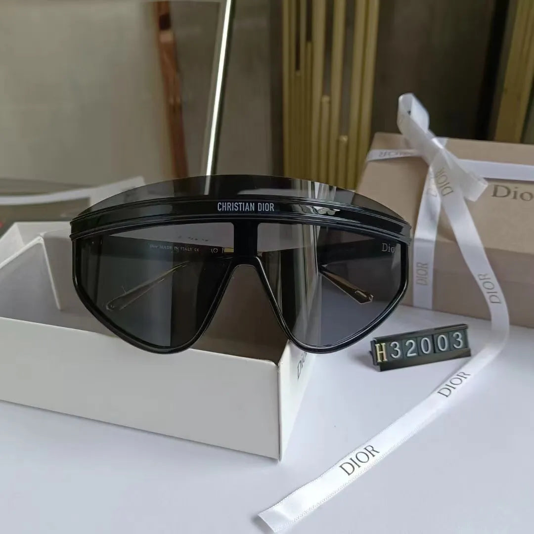 Oversized Watermark Sunglasses 832003s