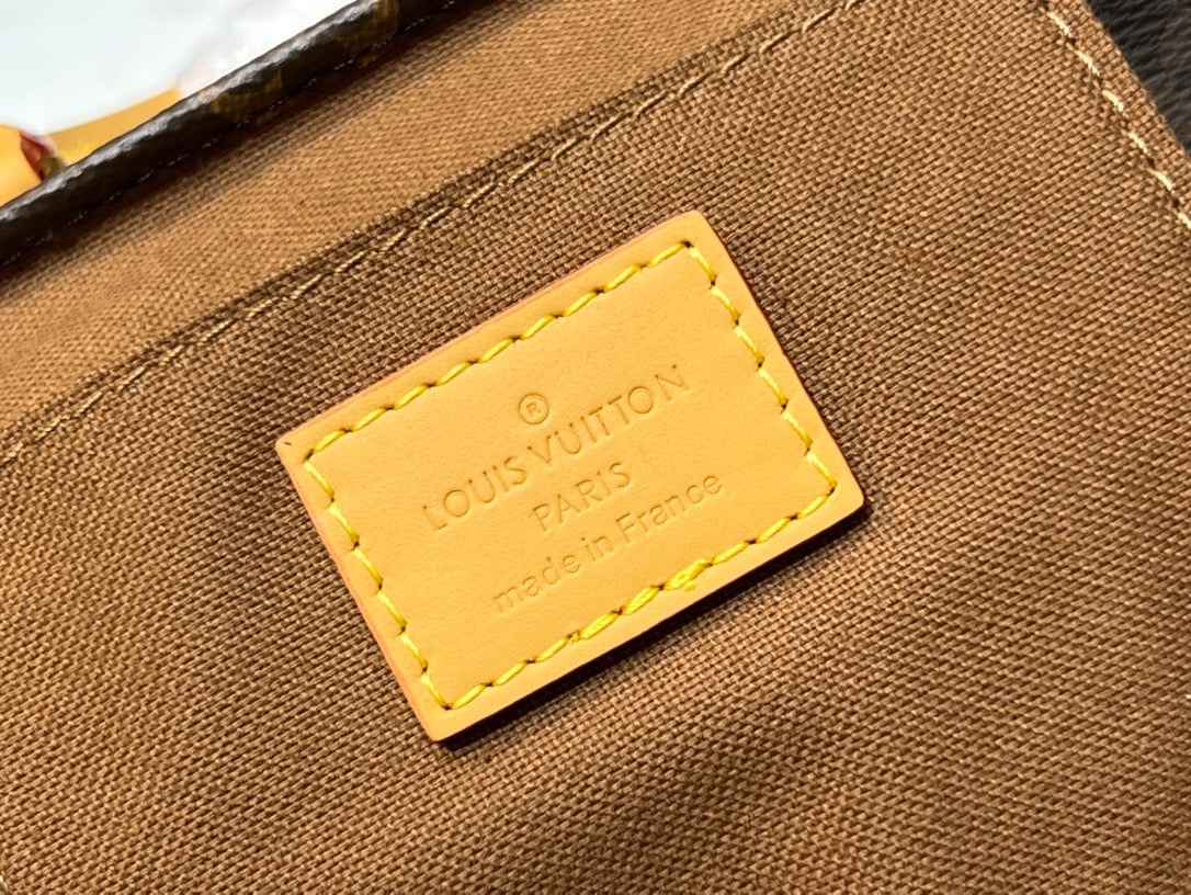 Elegant Leather Tote Handbag