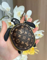 L- Designed Zippered Earphone Storage Pendants